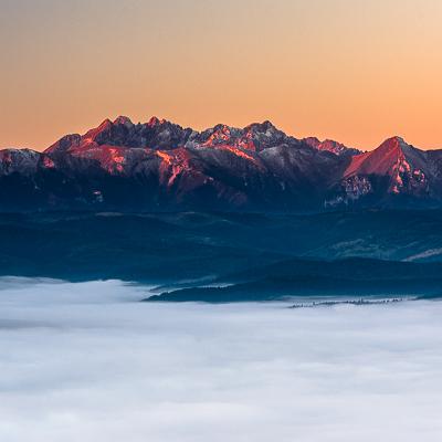 Fototapete Berge in der untergehenden Sonne