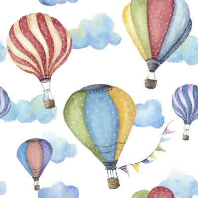 Fliegende Aquarell-Luftballons zwischen den Wolken