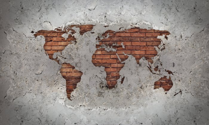 Fototapete Weltkarte aus rotem Backstein auf Beton