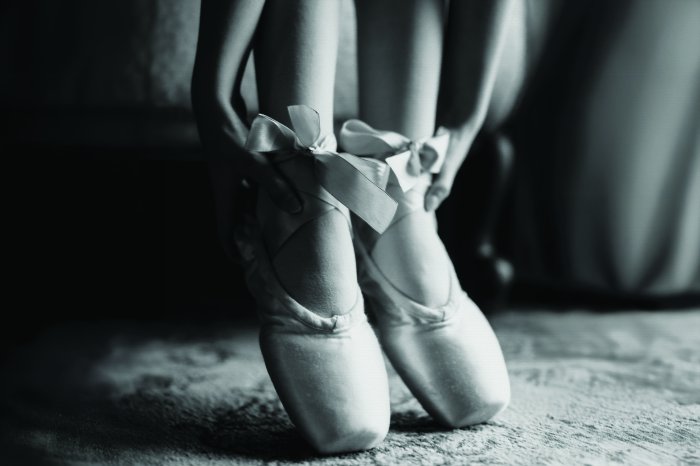 Fototapete Frau, die in Ballettschuhen tanzt