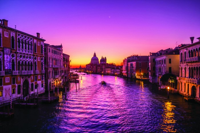 Fototapete Venezianischer Wasserkanal bei Sonnenuntergang