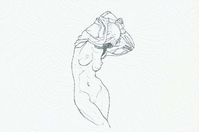 Fototapete Sanfte Frau vor einem Blätterhintergrund