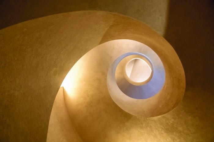 Fototapete Betontreppe mit Spirale und Tunnelmotiv