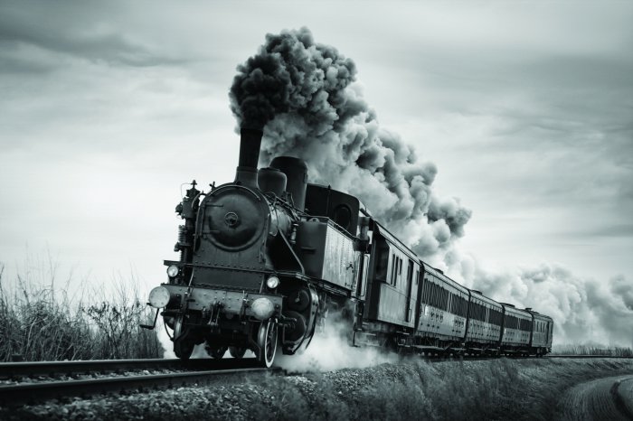 Fototapete Schwarz-weißes Foto einer fahrenden Dampflokomotive