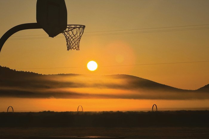 Fototapete Basketballplatz bei Sonnenuntergang