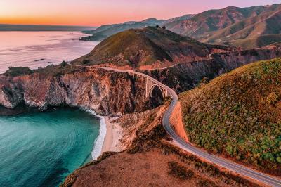 Sticker Landschaft mit Blick auf eine Brücke am Highway California State Route 1