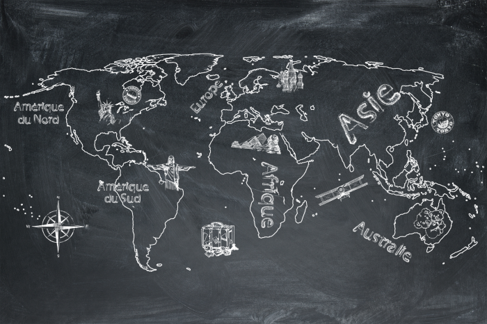 Bild Weltkarte mit Kontinenten und Beschriftungen auf einer Tafel