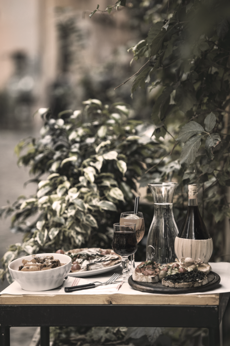 Bild Mediterrane Gerichte in einem Restaurant am Meer