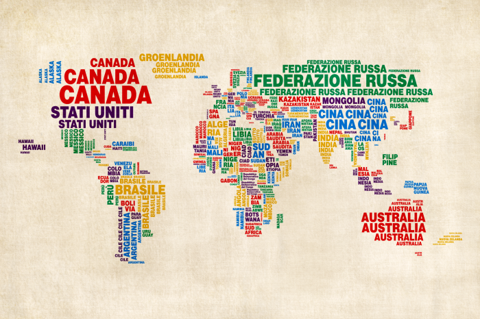 Bild Eine farbenfrohe Weltkarte mit Länderbezeichnungen in italienischer Sprache.