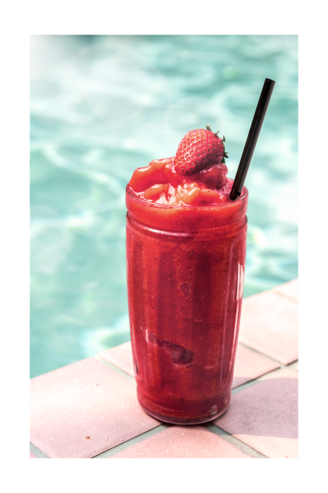 Bild Sommerlicher Erdbeercocktail am Pool