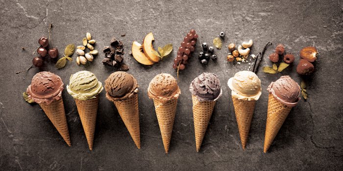 Bild Bunte Eistüten in verschiedenen Geschmacksrichtungen