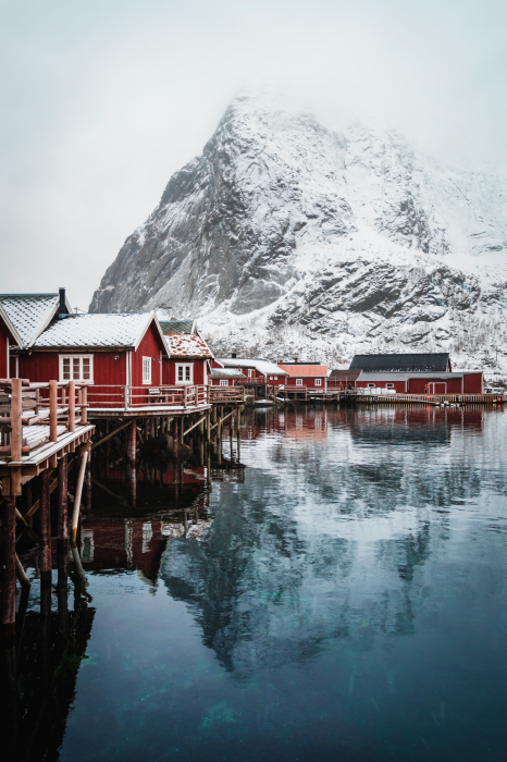 Poster Winterlandschaft mit Spiegelung im See