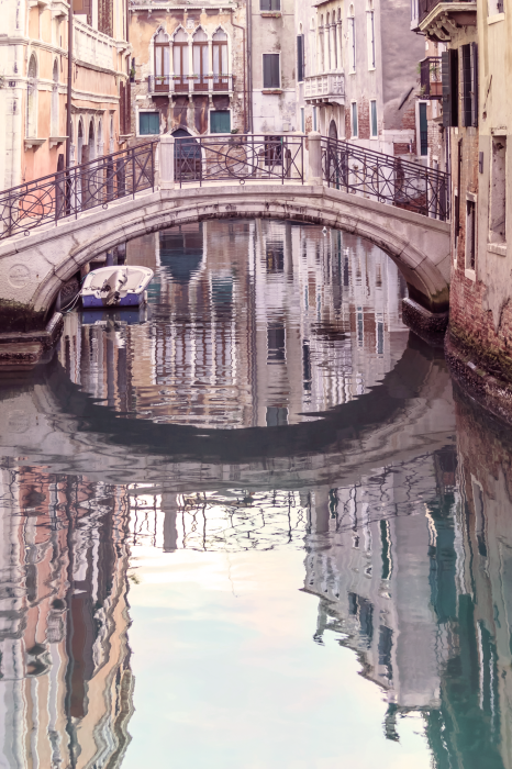 Poster Ein bezaubernder venezianischer Kanal mit einer Brücke