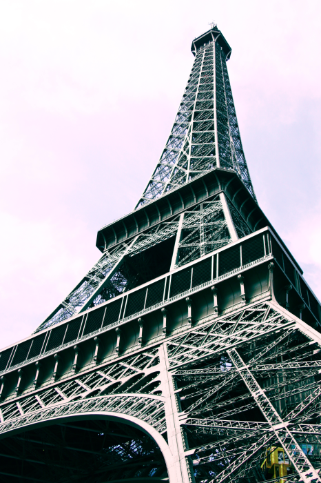 Poster Der Eiffelturm aus einer bestimmten Perspektive