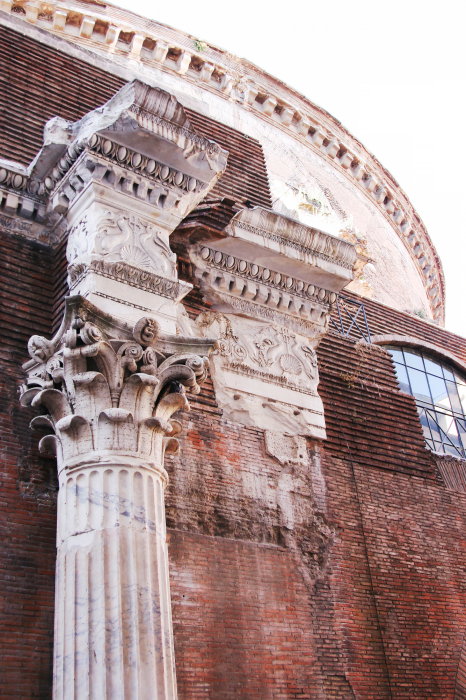 Poster Monumentale Säulen mit Skulpturen