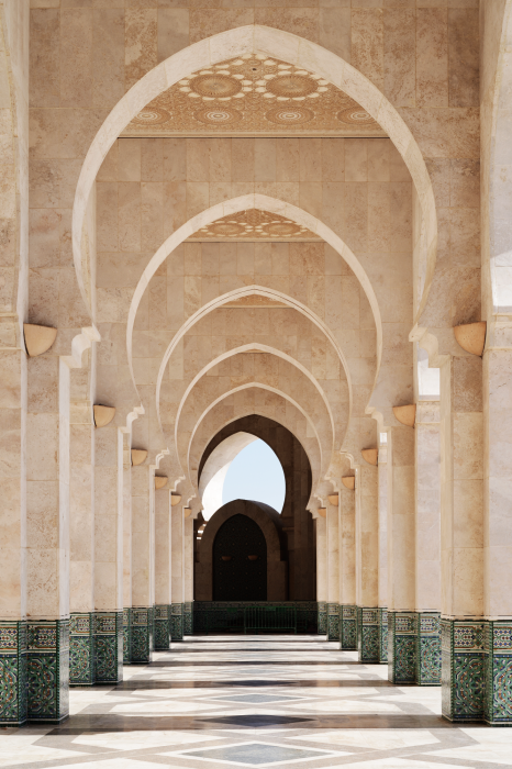 Poster Symmetrische Arkaden, die von der Sonne erleuchtet werden