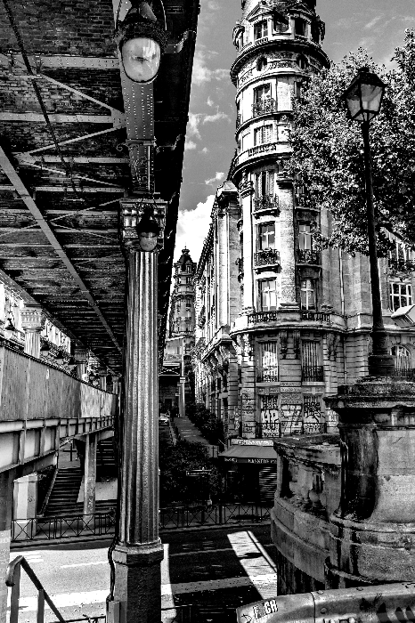 Poster Eine Stadt mit einer Perspektive unter dem Viadukt