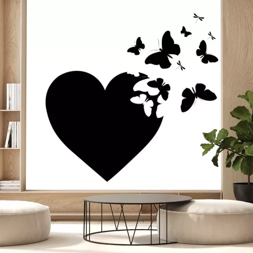 Sticker Schwarz-Weiß-Zeichnung eines Herzens mit Schmetterlingen
