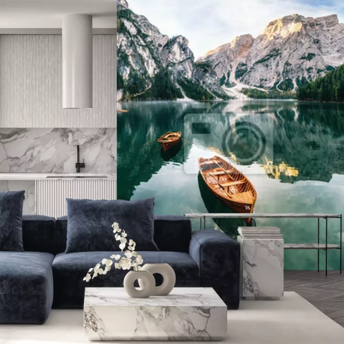 Fototapete Boote See und Berglandschaft