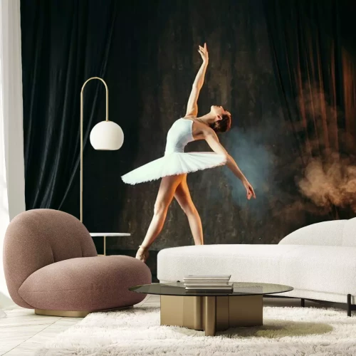 Fototapete Ballerina im weißen Kleidertanzen in der Ballettklasse