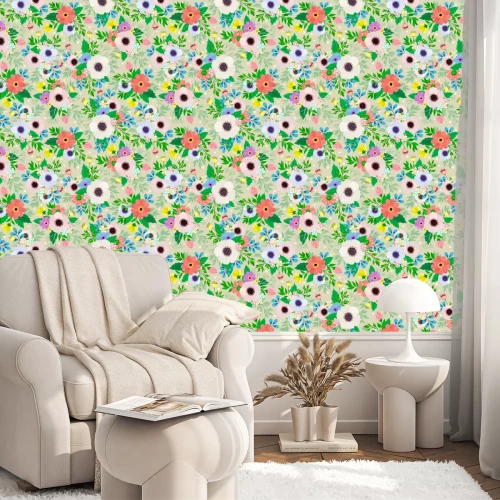 Tapete Bunte Blumen und grüne Blätter im Shabby-Chic-Stil