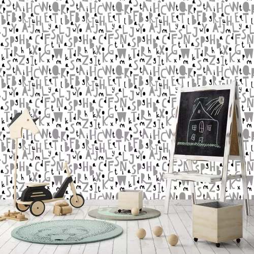 Tapete Grau-schwarzes Muster mit Buchstaben des Alphabets auf weißem Hintergrund