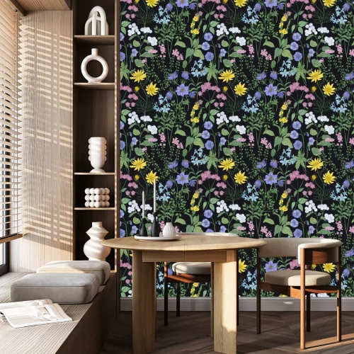 Tapete Auf schwarzem Hintergrund ein Muster mit Wildblumen