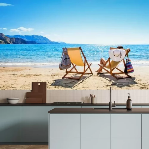 Sticker Frau, die das Ein Sonnenbad nehmen am Strand genießt