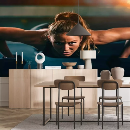 Fototapete Sportliche Frau macht Liegestütze