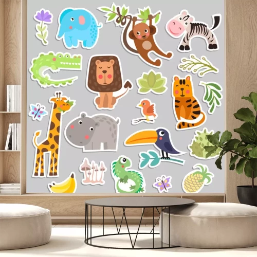 Sticker Netter Satz Aufkleber von Safari-Tieren und Blumen.  Lustige Cartoon-Aufkleber-Tiere der Savanne und der Safari.  Dschungeltiervektorsatz von Aufkleberelementen.  Krokodil, Giraffe, Löwe und Affe und 
