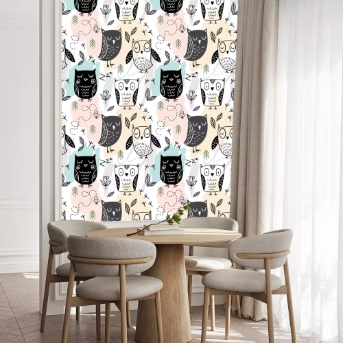 Tapete Baby-Eulen auf pastellfarbenem Hintergrund