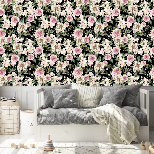 Tapete Aquarell-Pfingstrosen und Orchideen auf dunklem Hintergrund