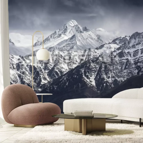 Fototapete Schneebedeckte Berge in dunklen Farben
