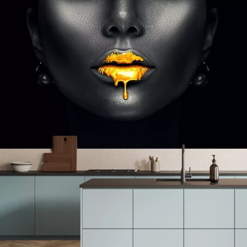 Fototapete Frauengesicht mit goldenem Lippenstift