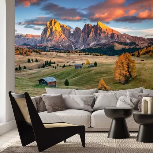 Fototapete Berge Häuschen und grüne Lichtung