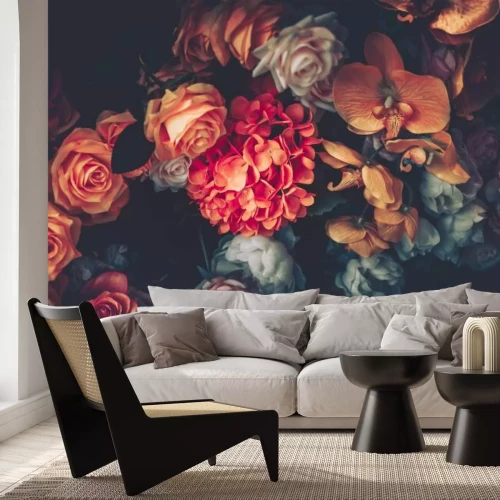 Fototapete Realistische Blumen auf dunklem Hintergrund