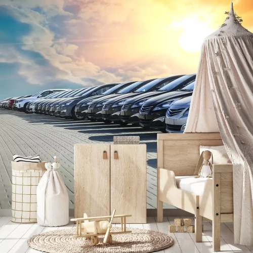 Sticker Eine Reihe geparkter Autos im Schein der untergehenden Sonne