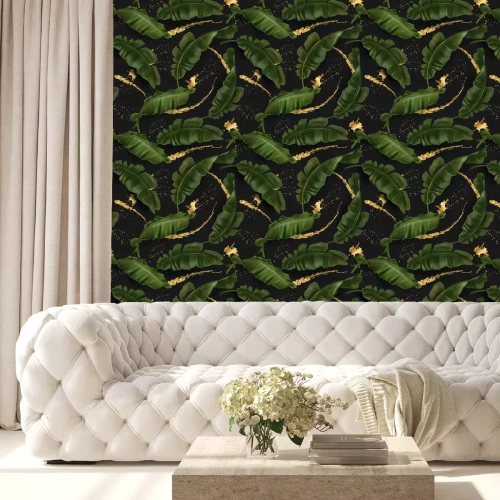 Tapete Grüne tropische Blätter mit goldenen Akzenten
