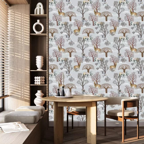 Tapete Aquarell nahtloses Muster. Wilde Tiere, Hirsche, Elche, Schafe, Elche zwischen kahlen Winterbäumen