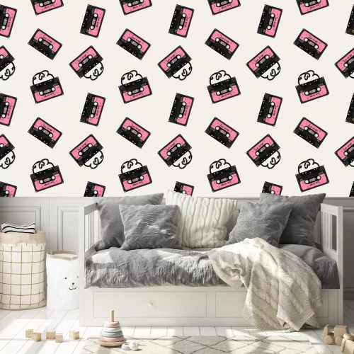 Tapete Nahtloses Muster mit handgezeichneten Skizzen-Audiobändern mit Liebesliedern und Herzbändern im Retro-Stil der 80er Jahre auf beigem Hintergrund. Am besten für Valentinstagverpackungen, Liebeskarten