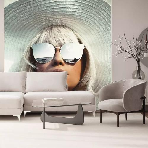 Fototapete Frau mit Sonnenbrille und Strohhut