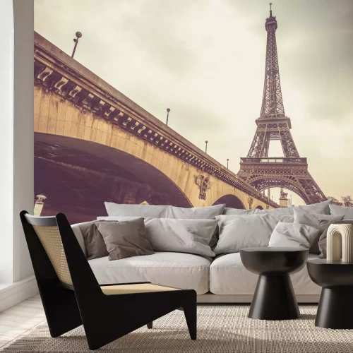 Fototapete Brücke und Eiffelturm am bewölkten Tag