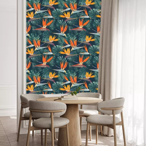 Tapete Nahtloses Muster mit tropischen Blumen und Blättern. Strelitzia Blüten, Monstera und Palmblätter. Realistischer Stil, Hand gezeichnet, Vektor. Hintergrund für Drucke, Stoff, Tapeten, Poster, Geschenkp