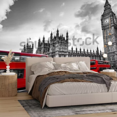 Fototapete Londons Straßen mit roten Bussen in Schwarz-Weiß