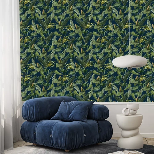 Tapete Tropische Blätter auf marineblauem Hintergrund