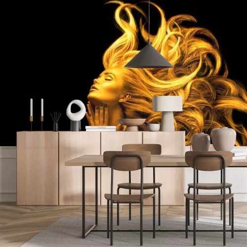 Fototapete Frau in Goldtönen auf schwarzem Hintergrund