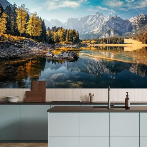 Fototapete Herbstwald im Sonnenlicht an einem See