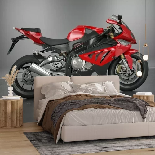 Fototapete Ein leistungsstarkes Motorrad mit roten Akzenten auf grauem Hintergrund