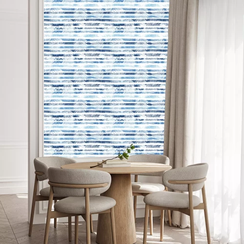 Tapete Weiße Blätter auf marineblauen Streifen