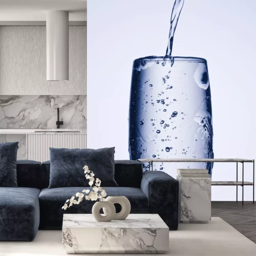 Sticker Gießen von Wasser in hohen Glas